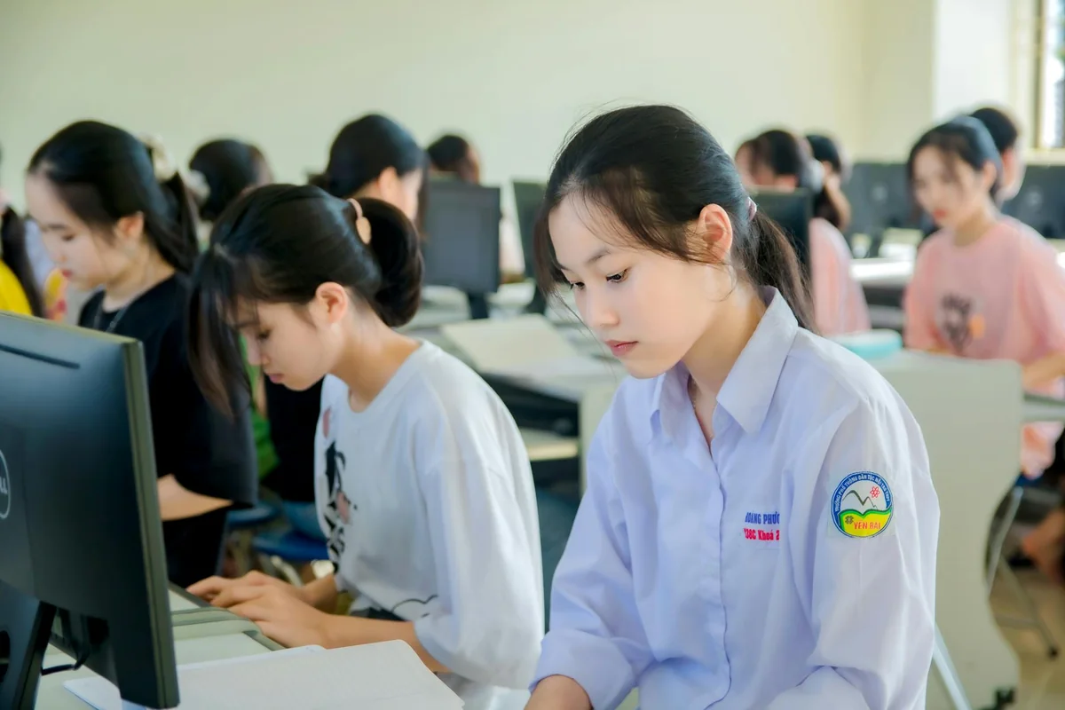 舆情预警服务的风险分级提醒界面示意